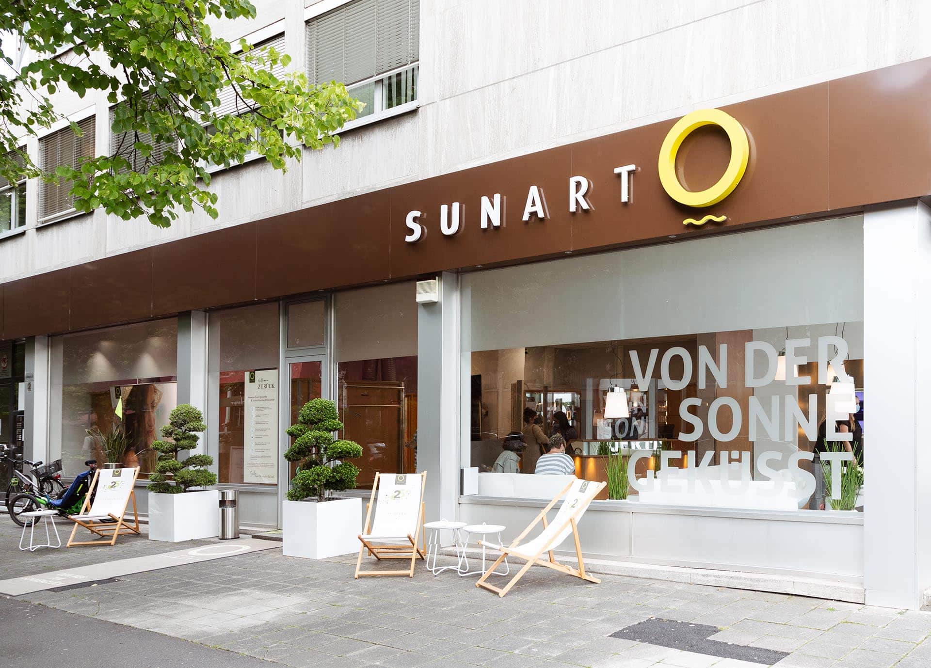 Außenansicht des SUNART Sonnenstudios in Würzburg