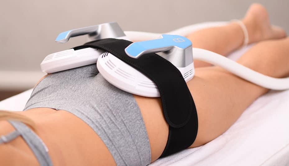 Nahaufnahme einer BodyFormer-Behandlung an den Oberschenkeln mit zwei fixierten Applikatoren.